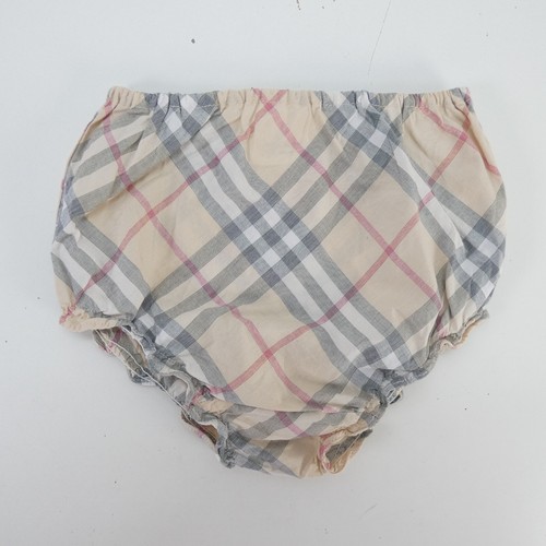 Pantaloni sopra pannolino